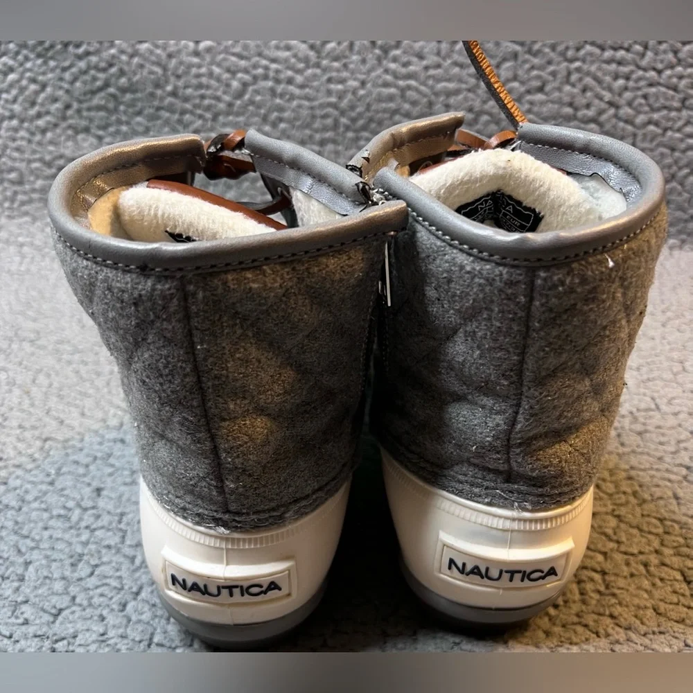 Nautica Women's‎ Wooley Quilted Duck Boots Size 7 White And Gray